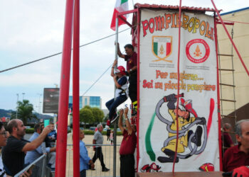 Centinaia di piccoli pompieri al Centro Commerciale Due Mari per la 2^ edizione di “Pompieropoli”